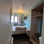Hi *