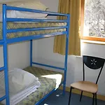 Vandrarhem Hi *